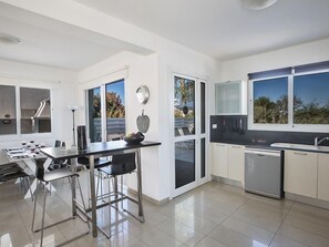 Fridge, microwave, oven, dishwasher - Schöne Ferienvilla Protaras 4 by Interhome (Agios Georgios Pegeias)