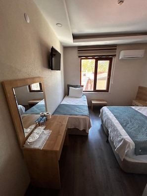 Classic Triple Room - Kroisos Otel Ve Restaurant (Isparta)