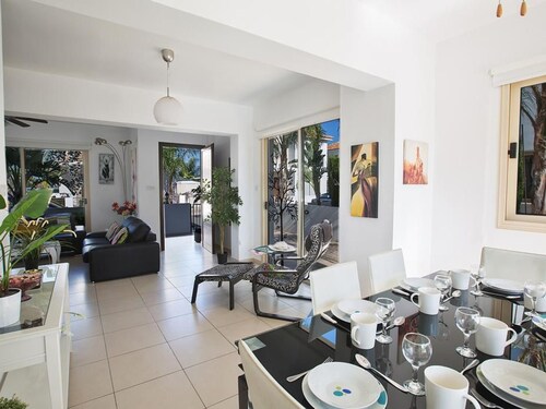 Ferienvilla PV17 mit Sonnenterrasse und Pool by Interhome