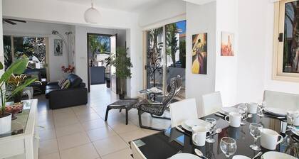 Ferienvilla PV17 mit Sonnenterrasse und Pool by Interhome