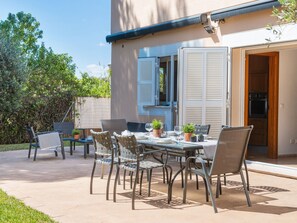 Outdoor dining - Haus mit Garten und Seeblick in Port d'Alcúdia by Interhome (Alcúdia)