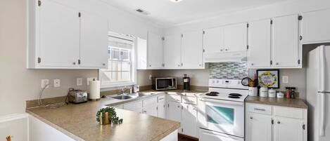 Four Ă micro-ondes, un four, surface de cuisson, lave-vaisselle