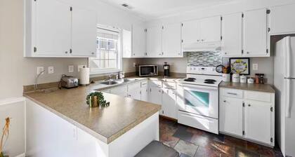 Welcome to our centrally located and cozy retreat in the heart of Greenville, NC