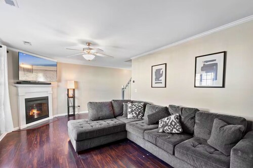 Welcome to our centrally located and cozy retreat in the heart of Greenville, NC