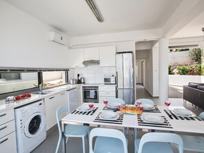 Fridge, microwave, oven, dishwasher - Latchi Esprit Villa EV23 by Interhome (Agios Georgios Pegeias)