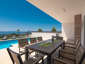 Pool - Luxuriöse Villa Royal I mit privatem Pool A5 by Interhome (Pag/Novalja)