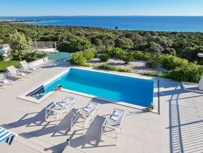 Pool - Luxuriöse Villa Royal I mit privatem Pool by Interhome (Pag/Novalja)