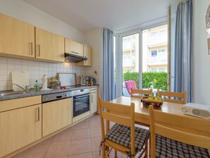 Fridge, oven, dishwasher, cookware/dishes/utensils - Apartment Andra by Interhome (Baabe)