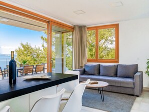 TV - Wohnung mit Blick auf das Wasser by Interhome (Brela)