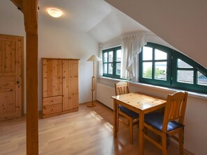 Dining - Hugo für 4 Personen by Interhome (Groß Stresow)