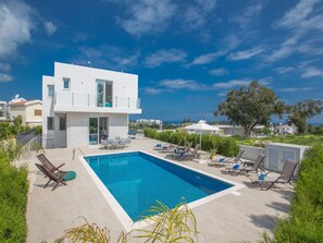 Pool - Schöne, topmoderne Ferienvilla auf Zypern by Interhome (Paralimni)