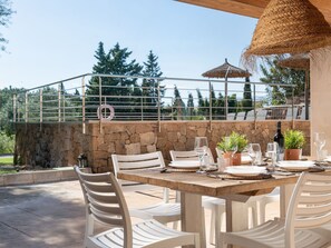 Outdoor dining - Das Beste von Alcudia, privater Pool, BBQ, einladender Garten by Interhome (Alcúdia)