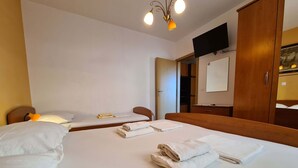 Unclassified image, 5 of 16, button - Wohnung Spectrum A4 by Interhome (Makarska)