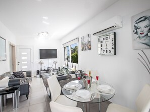 Dining - Moderne 4-Schlafzimmer-Villa im Zentrum von Protaras by Interhome (Protaras)