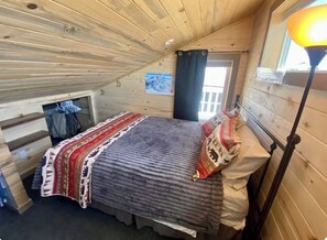 WiFi, bed sheets - Cozy 1-bedroom house in a serene location with AC. Perfect traveler getaway! (Gunnison)