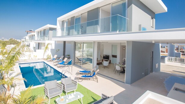 A modern two-story house with a swimming pool, outdoor seating, and a balcony. - 3-Schlafzimmer-Villa mit privatem Pool im Zentrum by Interhome (Protaras)