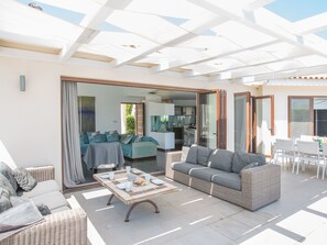 Outdoor dining - 4-Schlafzimmer-Villa mit Pool im Zentrum von Protaras by Interhome (Protaras)