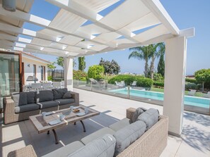 Outdoor dining - 4-Schlafzimmer-Villa mit Pool im Zentrum von Protaras by Interhome (Protaras)