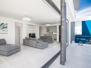 TV - Luxusvilla für 10 Personen auf Zypern by Interhome (Protaras)