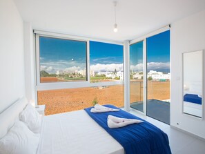 Internet - 3-Schlafzimmer-Villa mit Pool, Dachgarten, Meerblick by Interhome (Agios Georgios Pegeias)