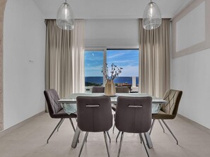 Dining - Wohnung Lukasblick A3 by Interhome (Makarska)