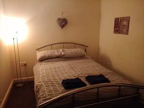 1 chambre, fer et planche à repasser, Wi-Fi, literie fournie