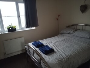 1 chambre, fer et planche Ă repasser, Wi-Fi, draps fournis