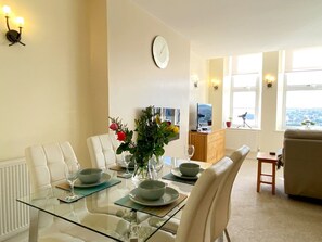 Dining - Wohnung mit Meerblick in Torquay by Interhome (Torquay)