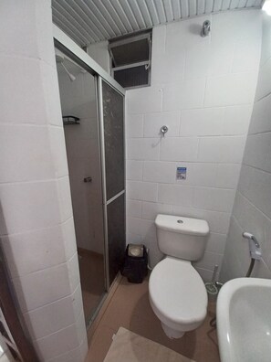 Bathroom - Crescent Moon Apartment - Up to 5 people - near the beaches (Itacaré)