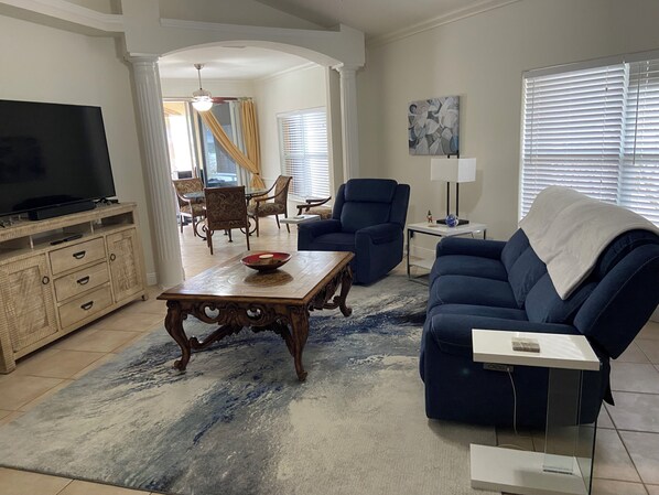 Smart TV - 3-bedroom Naples pool house close to beach & Mercato (Naples)