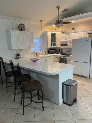 Private kitchen - 3-bedroom Naples pool house close to beach & Mercato (Naples)