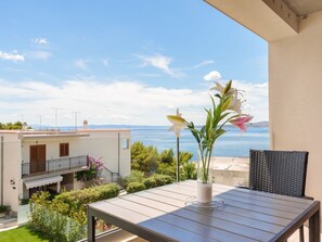Outdoor dining - Wohnung mit Blick auf das Wasser by Interhome (Brela)