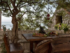 Outdoor dining - "Villa Lapis" by Interhome (Tučepi)