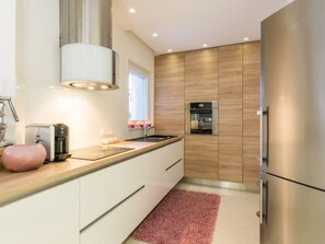 Fridge, microwave, oven, dishwasher - Luxuriöse Villa White Rose mit Pool in der Nähe von Zrče Beach by Interhome (Pag/Novalja)
