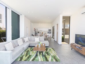 TV - Luxuriöse Villa Vie Bleu by Interhome (Protaras)