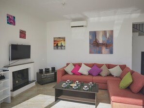 TV, fireplace, DVD player