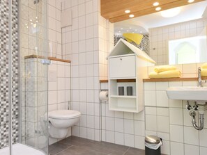 Bathroom - Appartement Sechs in Ostseebad Binz by Interhome (Binz)