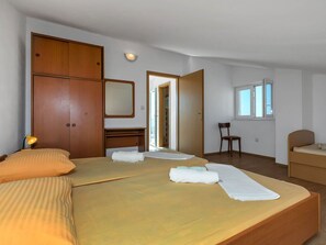 Internet - Vele Duplex-Wohnung mit Terrassen und Meerblick by Interhome (Makarska)