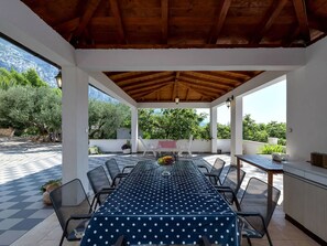 Outdoor dining - Vele Duplex-Wohnung mit Terrassen und Meerblick by Interhome (Makarska)