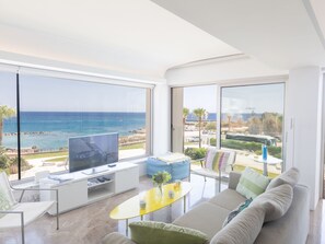 TV - Luxuriöse Wohnung am Strand von Thalassa by Interhome (Paralimni)