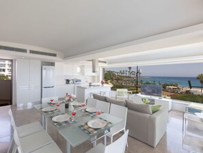 Dining - Luxuriöse Wohnung am Strand von Thalassa by Interhome (Paralimni)