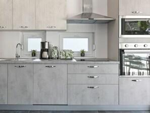 Fridge, oven, dishwasher, cookware/dishes/utensils - Villa mit privatem Pool für 20 Personen by Interhome (Pag/Novalja)