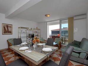 Interior - Vele Zwei-Schlafzimmer-Wohnung mit Terrasse A2 by Interhome (Makarska)
