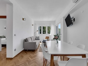 Dining - Pine Canopy Zwei-Zimmer-Wohnung A8 by Interhome (Brela)