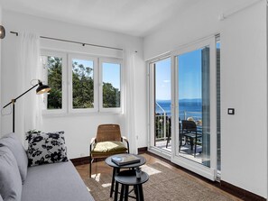 TV - Pine Canopy Zwei-Zimmer-Wohnung A8 by Interhome (Brela)