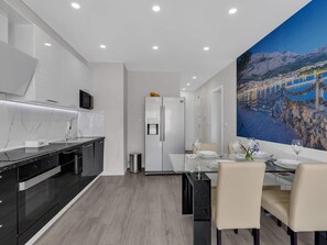 Fridge, microwave, oven, dishwasher - Wohnung Cliffside breeze by Interhome (Makarska)