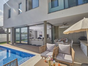 Pool - Protaras Almaria Villa ALM08 by Interhome (Protaras)