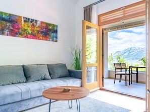 TV - Stilvolle Wohnung in Brela mit Sonnenbalkon by Interhome (Brela)