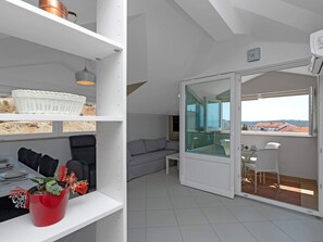 TV - Wohnung Draufsicht by Interhome (Makarska)