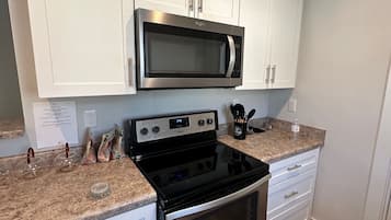 Basic Shared Dormitory | Shared kitchen facilities | Full-size fridge, microwave, oven, stovetop